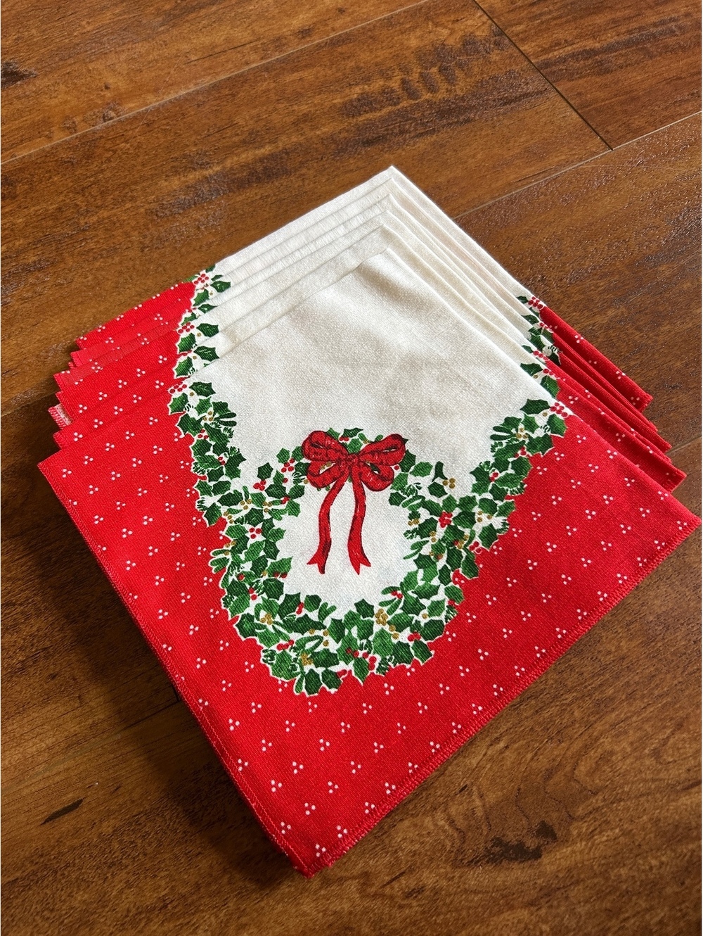 Set of 6 Vintage Christmas Holiday Cotton Polyester Napkins Wreath Bow Design